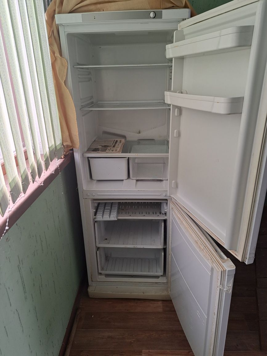Холодильник INDESIT