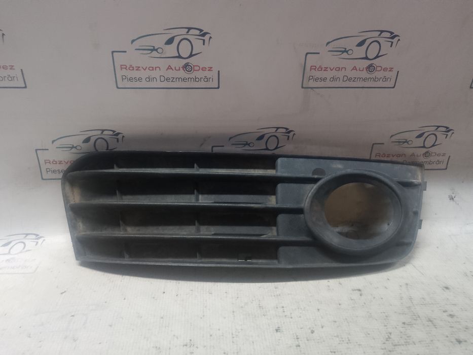 grila proiector stanga audi a4 b8 2010