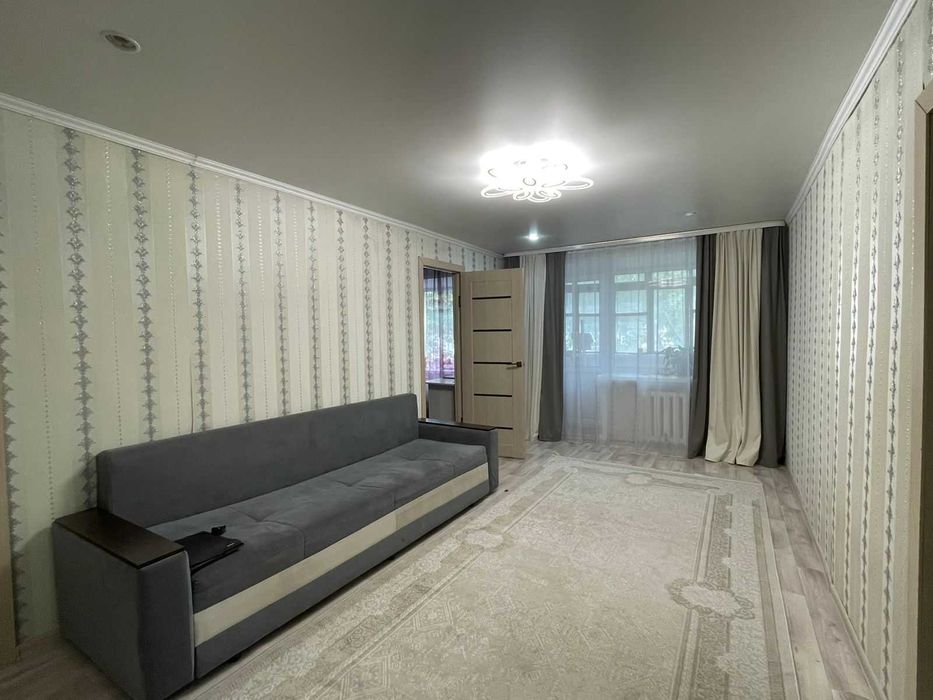 Продам 2х комн квартиру на 4 этаже из 5 1 мкр *