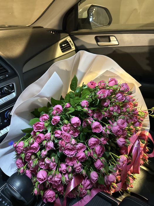 Цветы свежие сегодня купили…………………….