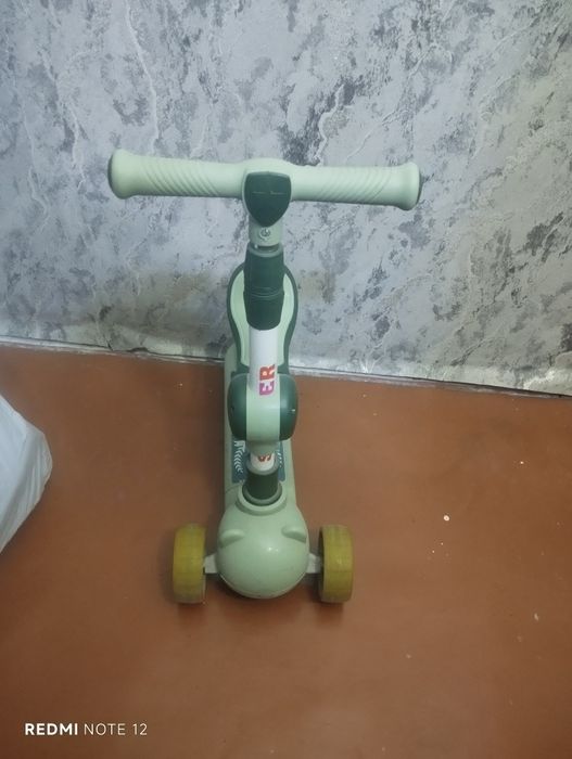 Самокат детский .