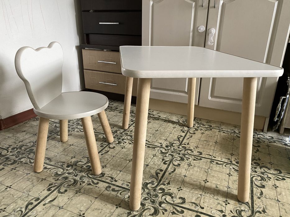 Столик и стульчик детские