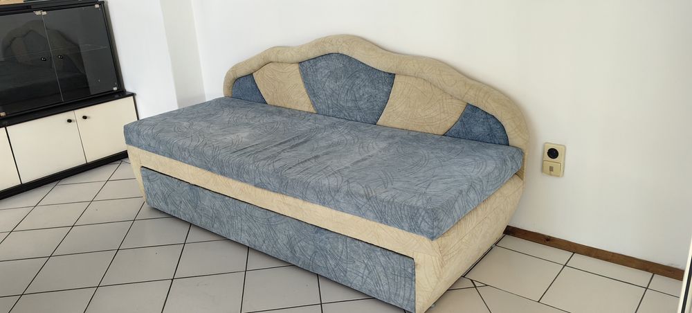 Разтегателен диван с място за съхранение