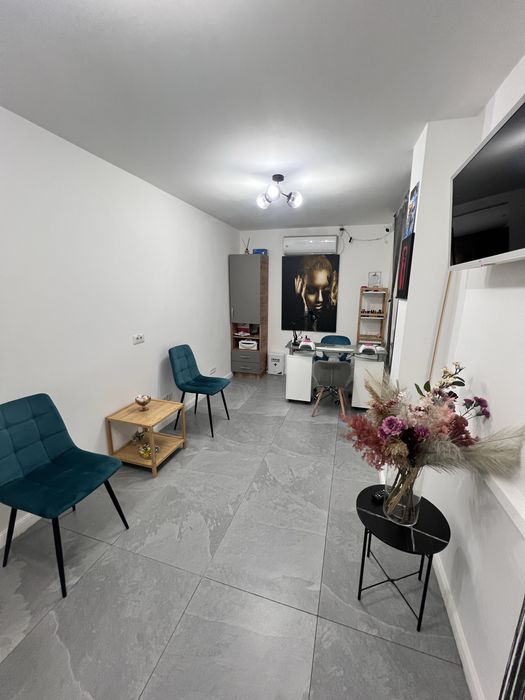 Inchiriere /    Post Manichiura