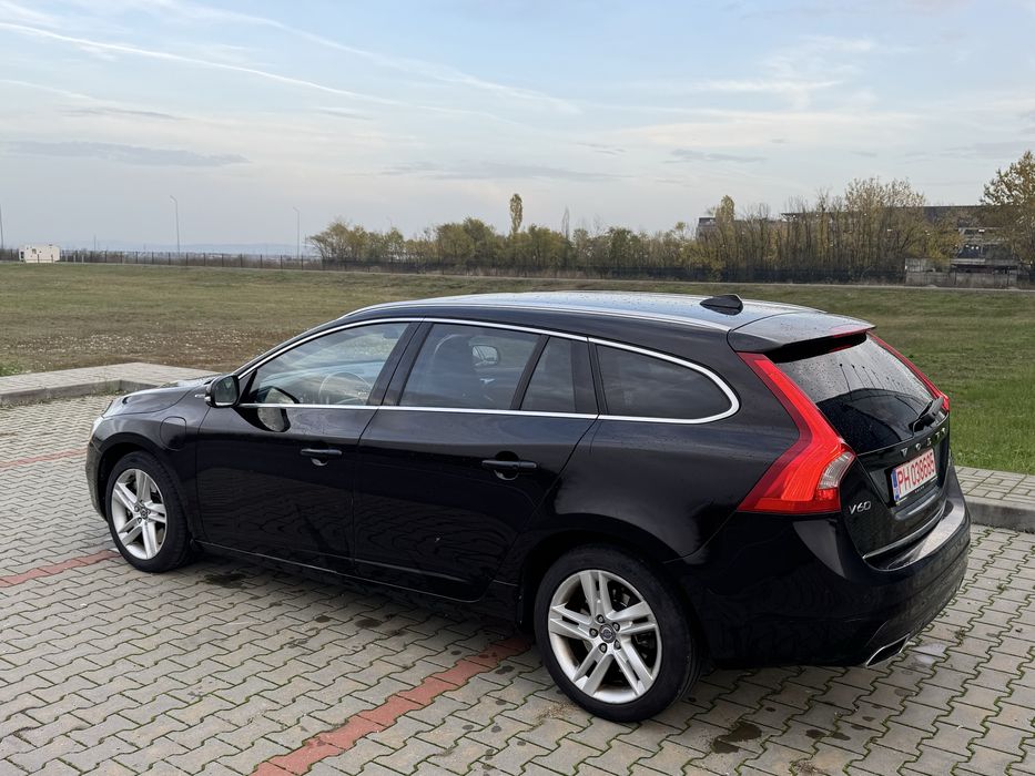 Volvo V60 D6 4x4, 2.4 diesel/Plug-in Hybrid, Automat