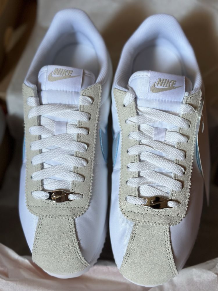 Дамски маратонки Nike Cortez Textile