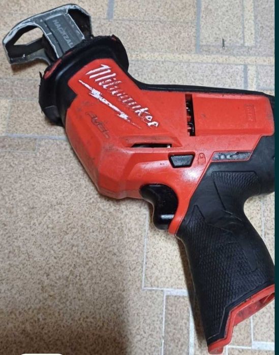Milwaukee fierastrau vulpe