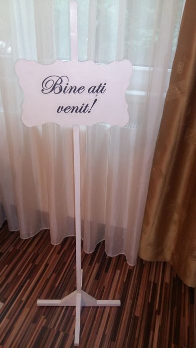 Bine ati venit ,rochie mireasa, cutie dar si buchet