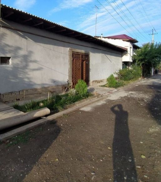 Eshonguzar raysentrda bek baraka orqa tarafi uy sotilvoti srochni