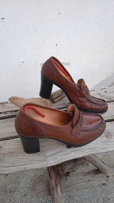 Колекция от ръчно правени и от лимитирана серия италиански обувки