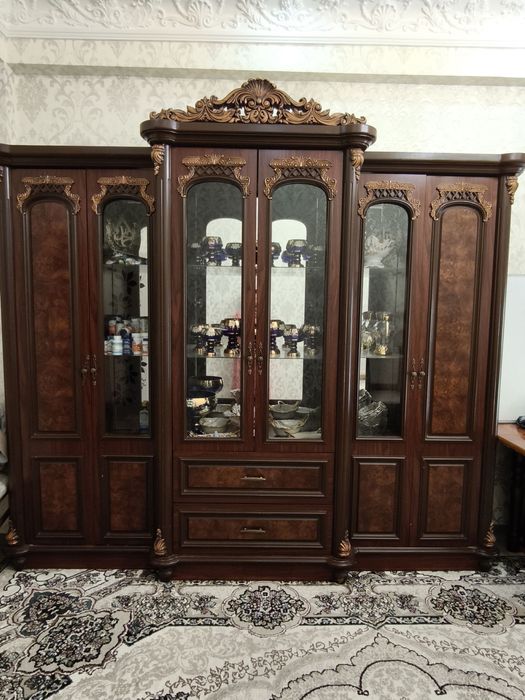 Зал учун стенка сотилади номи BARON холади жуда яхши.