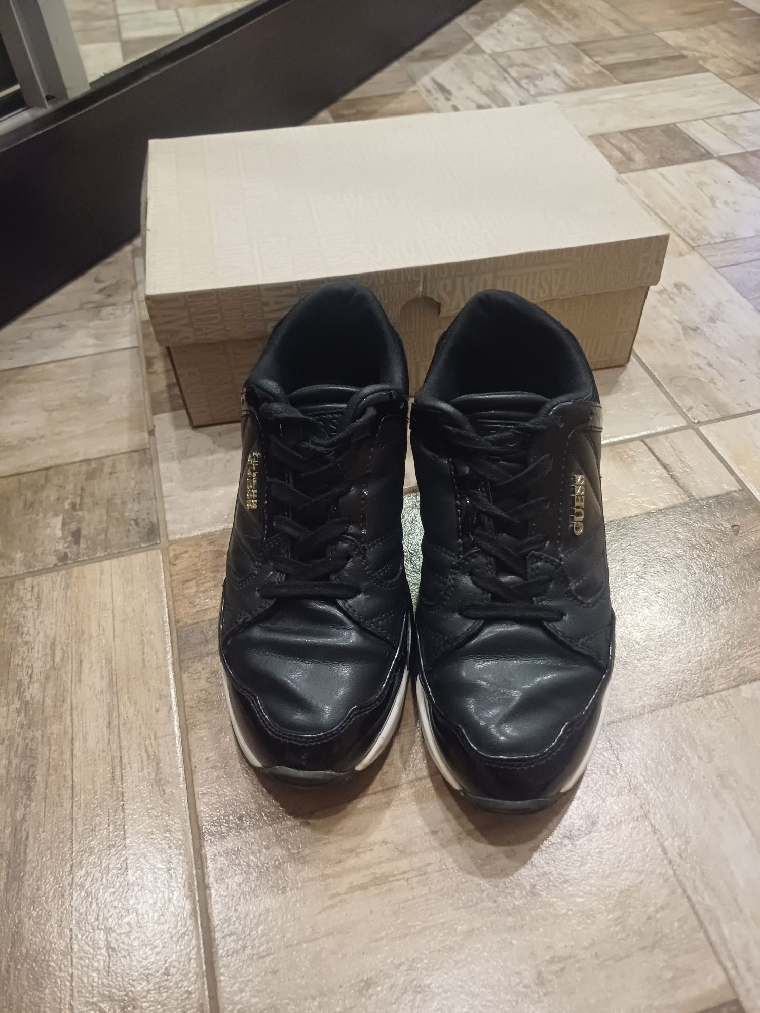 Дамски кецове Guess