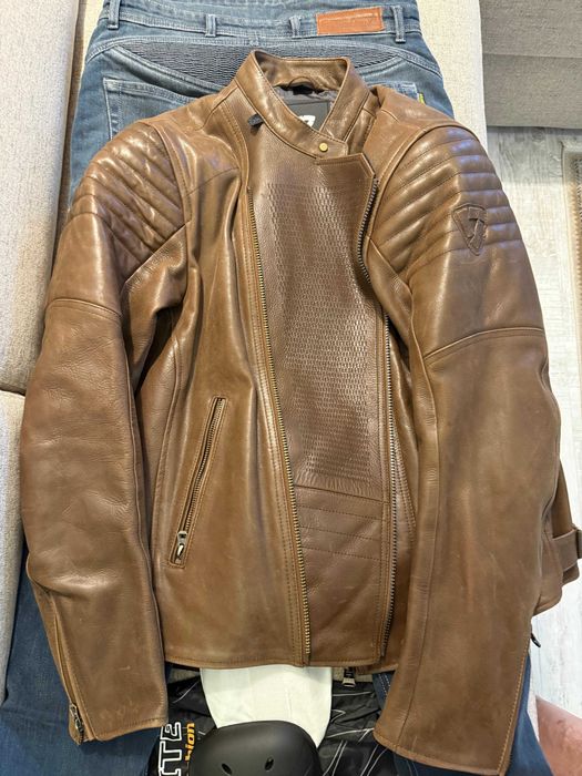 MOTO- Geaca piele REVIT Restless 1200RON Blugi TRILOBITE 800RON