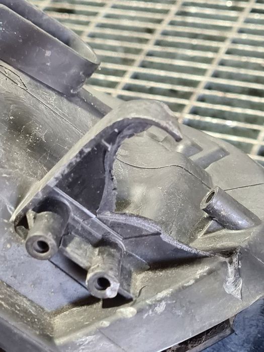 Far Stanga Volkswagen Tiguan 5N Facelift 2011 - 2015 SUV 4 Usi (953) Fara xenon CRĂPAT ...