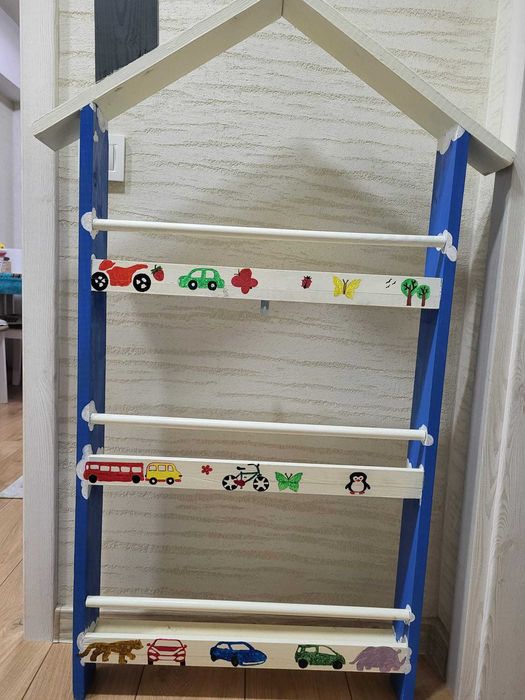 Biblioteca pentru copii, din lemn