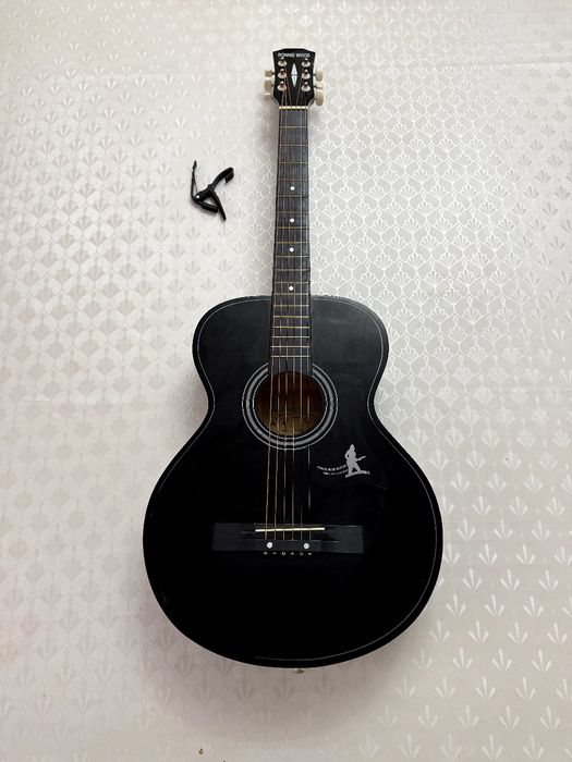 Гитара б/у в хорошем состоянии