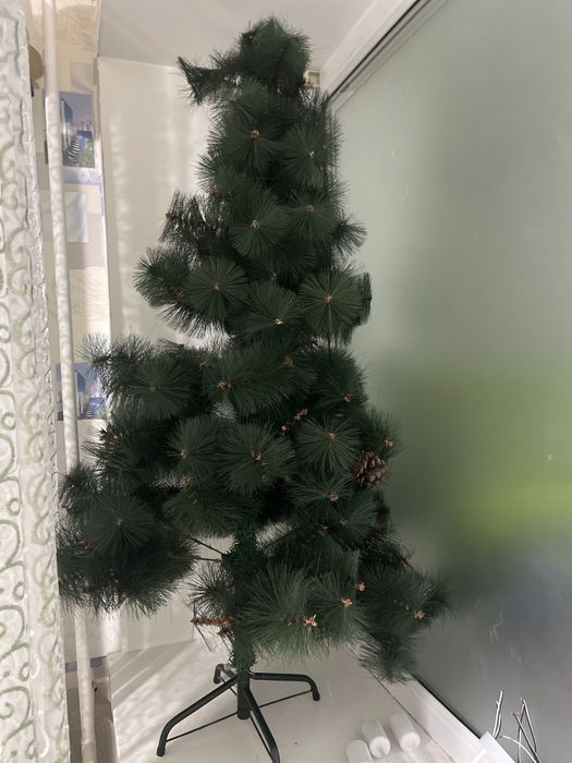 Продам искусственную елку с бесплатной доставкой