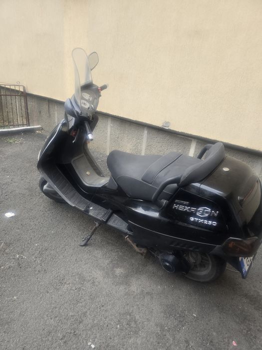Vând Piaggio hexagon GTX250