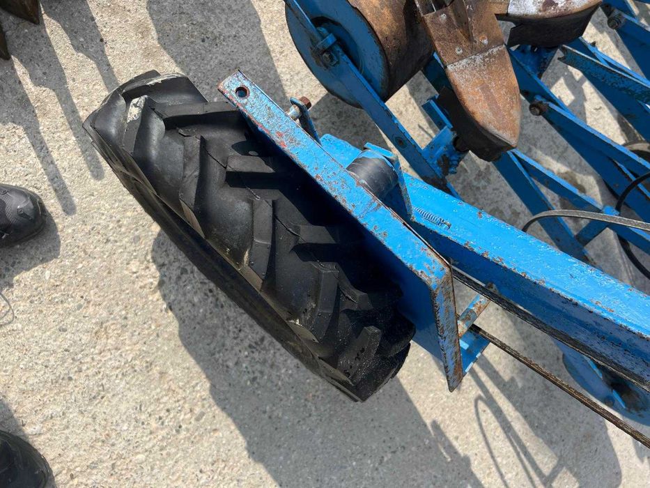 Semănătoare semințe mici (ceapă, morcovi) – 0,8-2 m