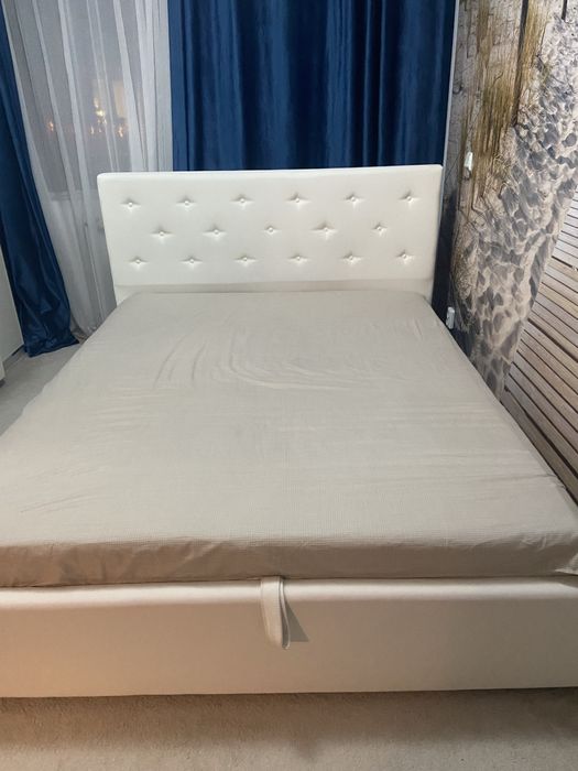 Vand pat pentru dormitor