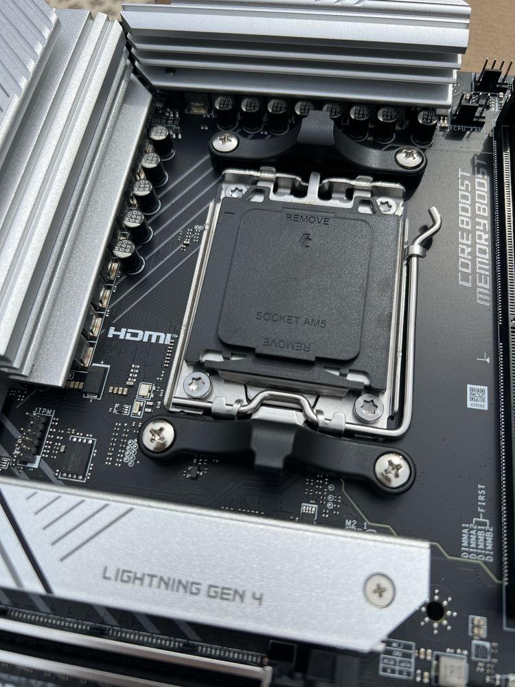 Vand placa de baza MSI PRO B650-A WIFI