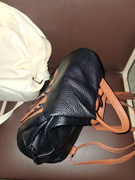 Vând 2 rucsacuri de dama