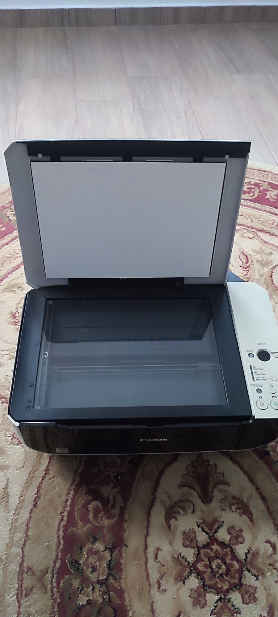Vând, Imprimanta CANON, cu scaner, pe port USB