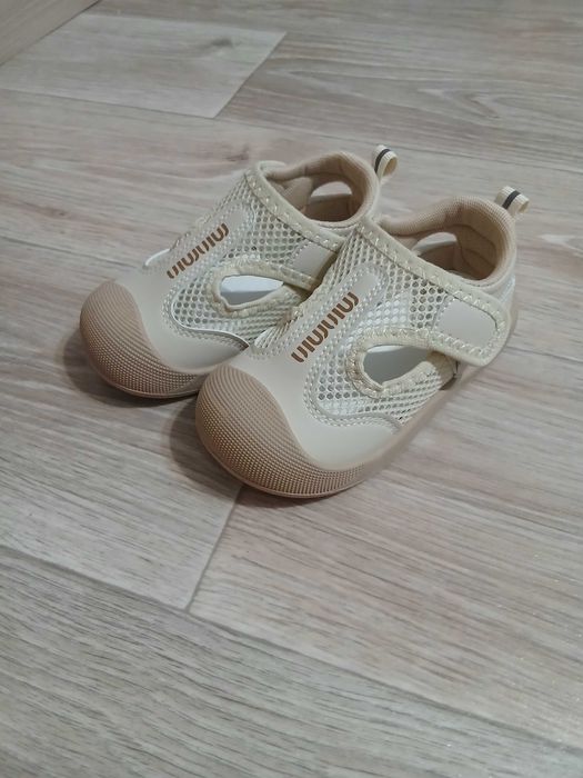 Продам сандалии детские