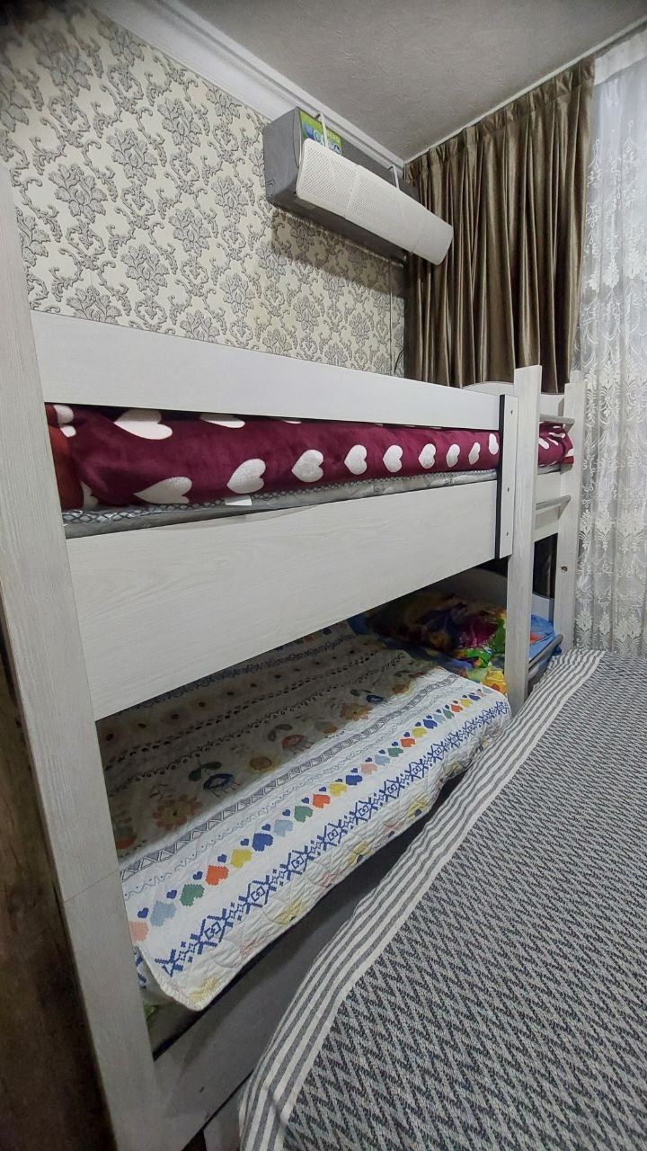 Karavat 2 etajkali sotiladi holati yengi olinganiga 6 oy bogan