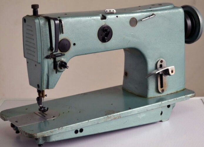 Срочно продаётся швейная машинка 1022 класса