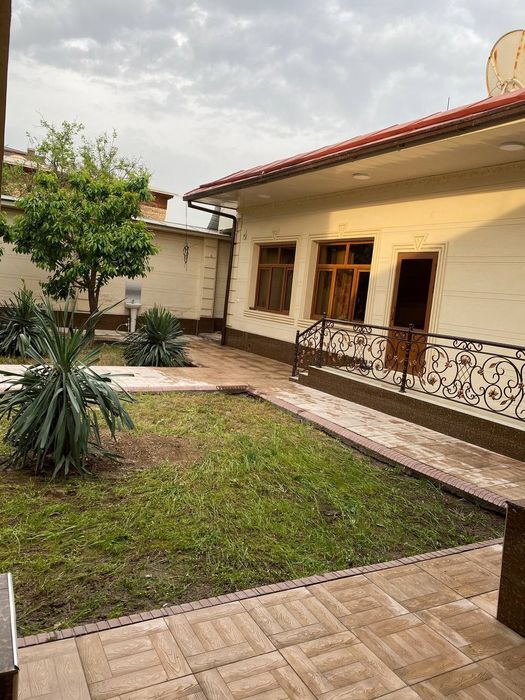 Мирзо Улугбек РН    Центр  Луначарский 5-сот 5-ком 1300