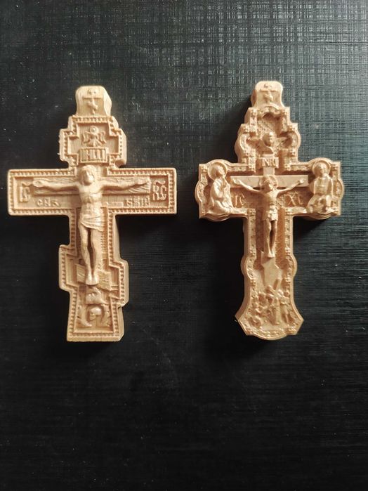 Cruci pectorale sculptate in lemn de fag Sau stejar