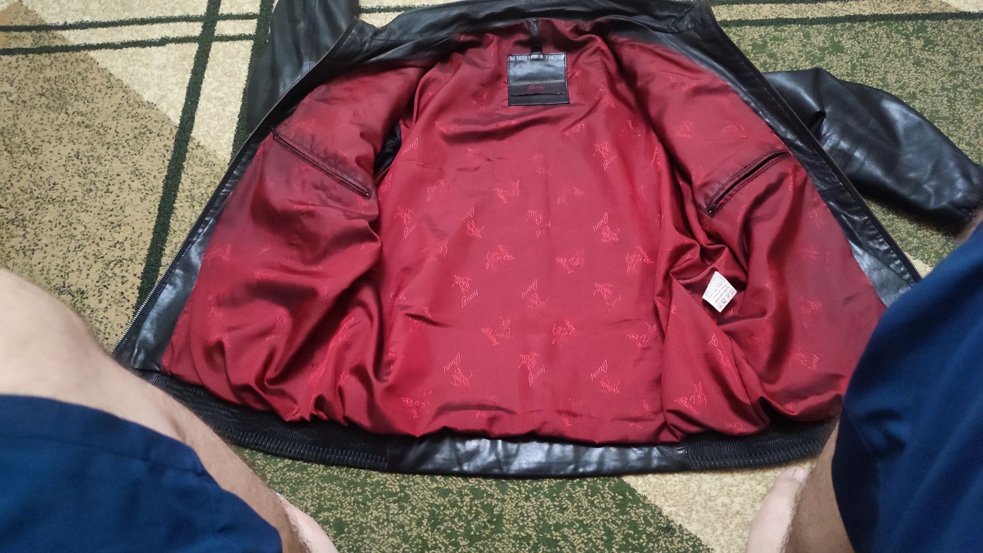 Продам кожанную б/у куртку Brioni