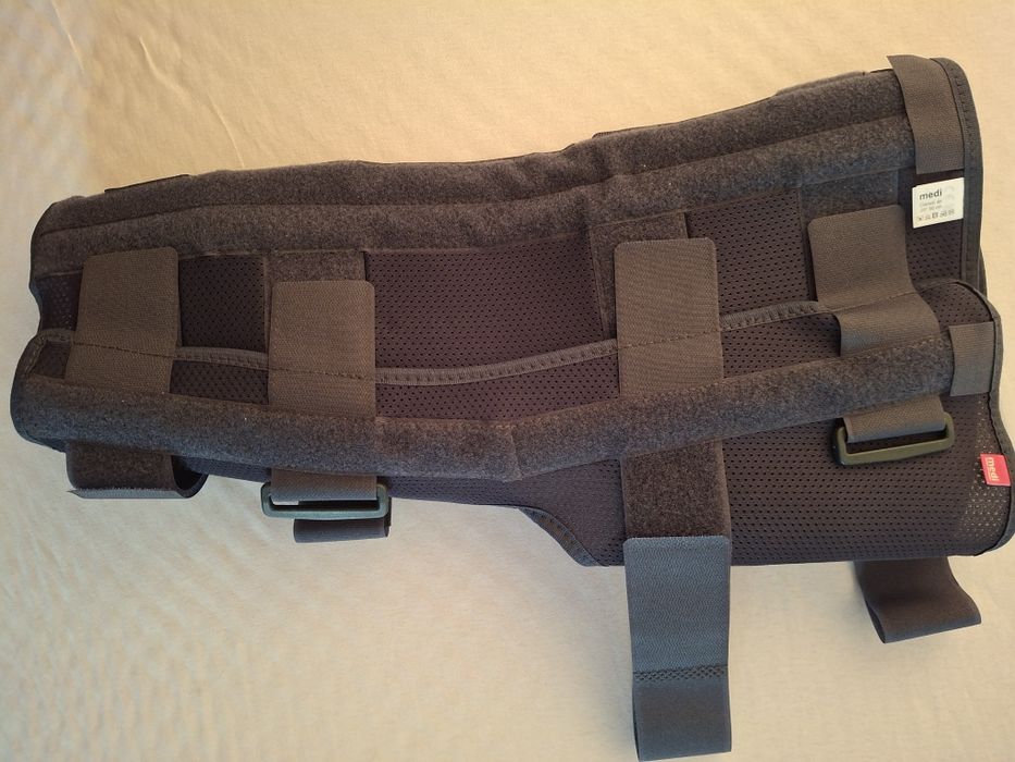 Наколенка,коляно.