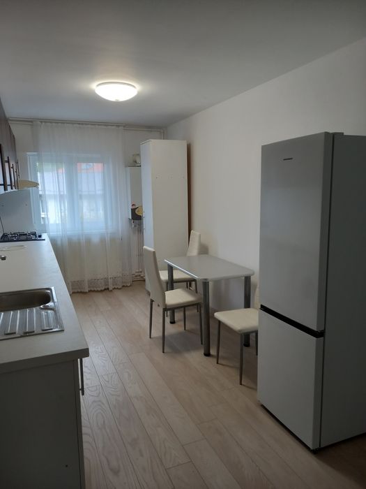 Închiriez apartament 2 camere centru civic (bulevard) Petroșani