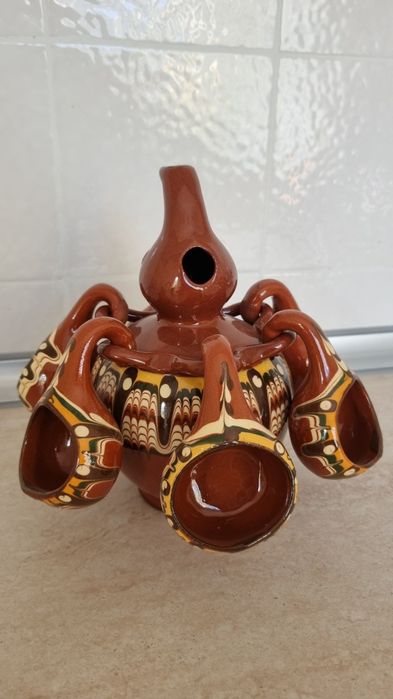 Стомна  с  Чашки