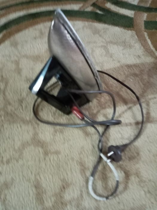 Продам утюг электрический