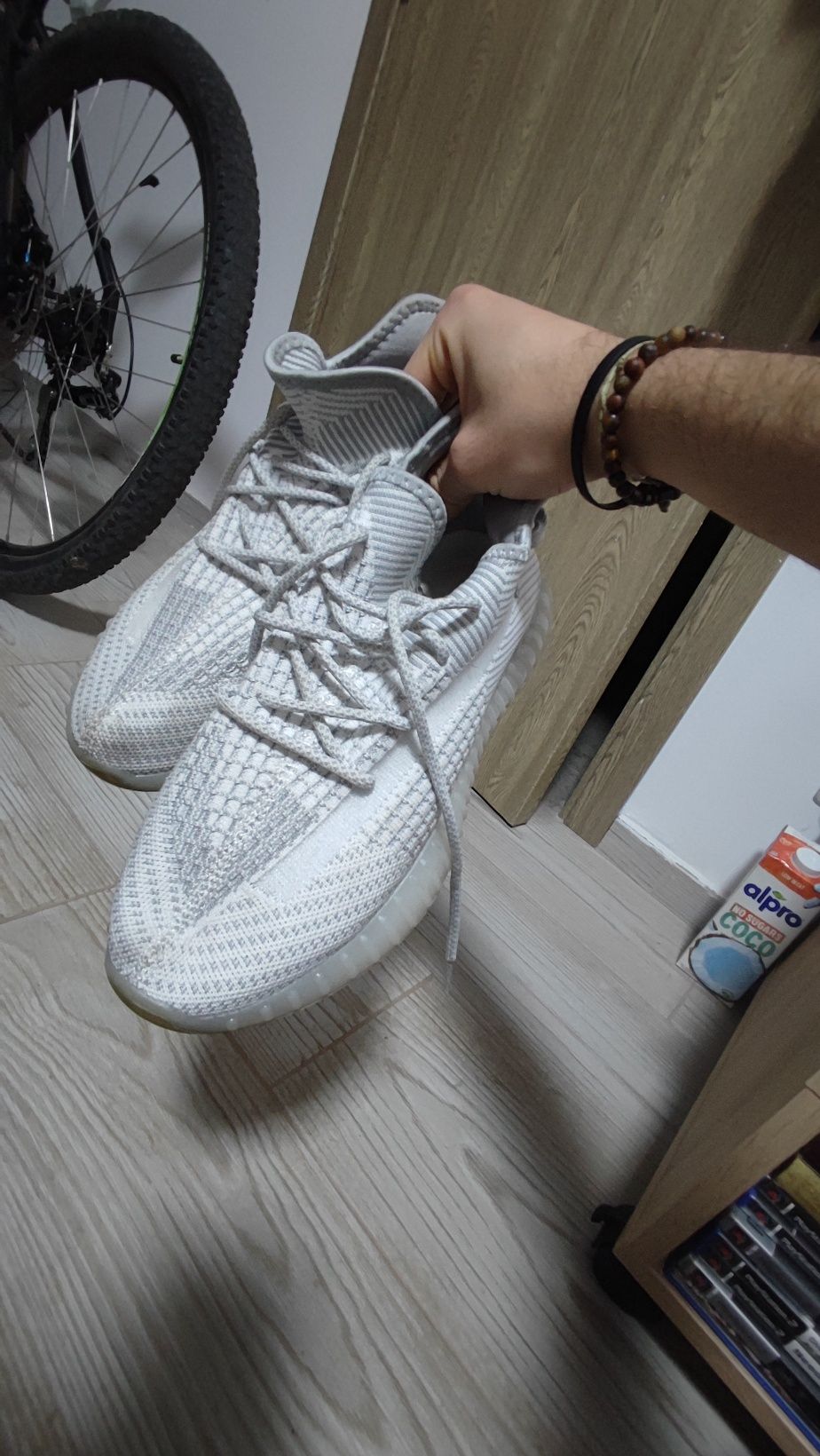 Yeezy fake 350 v2 static