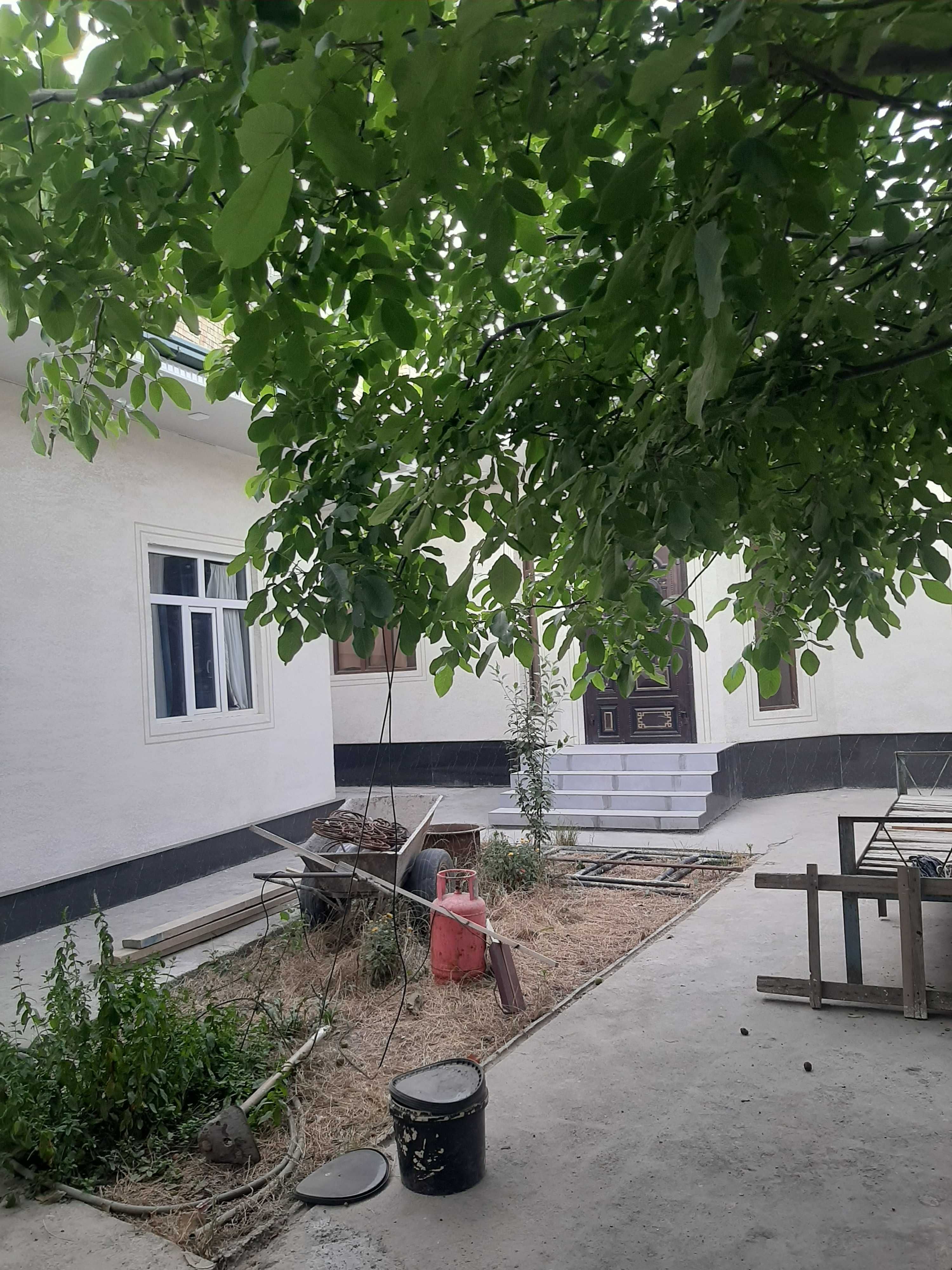 Uy sotiladi (uchastka)