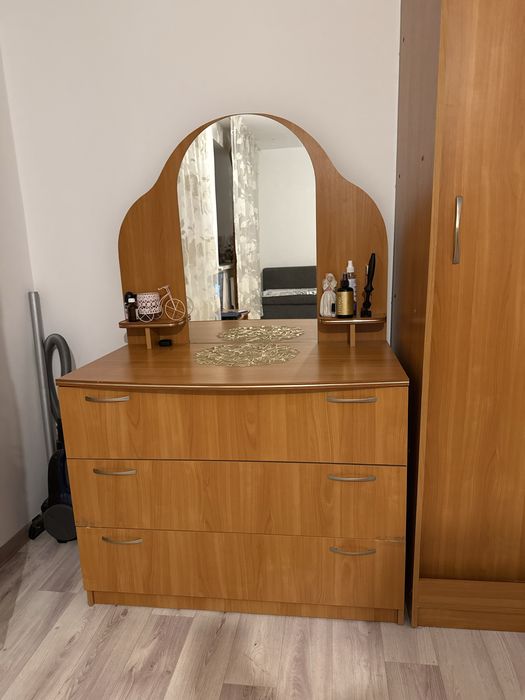 Комод с зеркалом