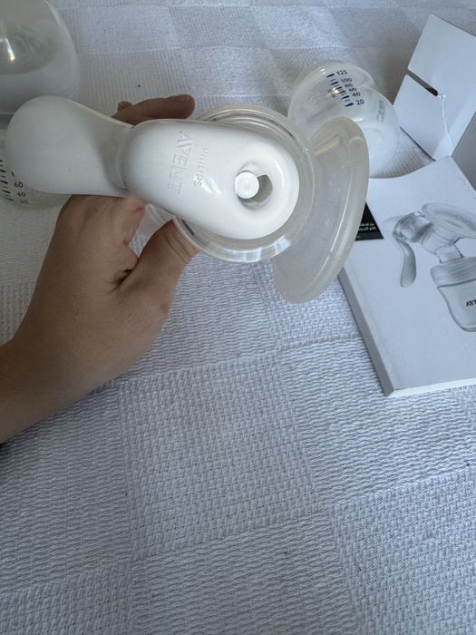 Ръчна помпа за изцеждане на кърма Philips Avent Natural Motion