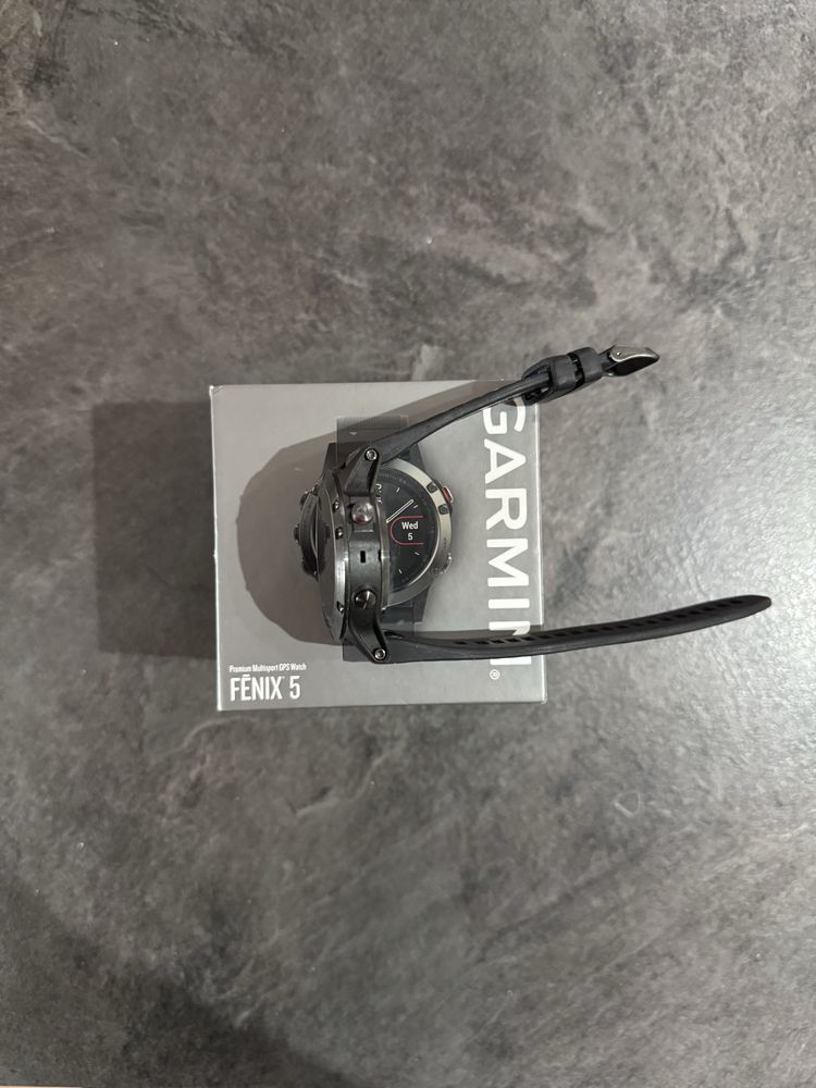 Garmin  Fenix  5