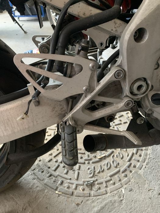 Scarite fata honda cbr f4 2000