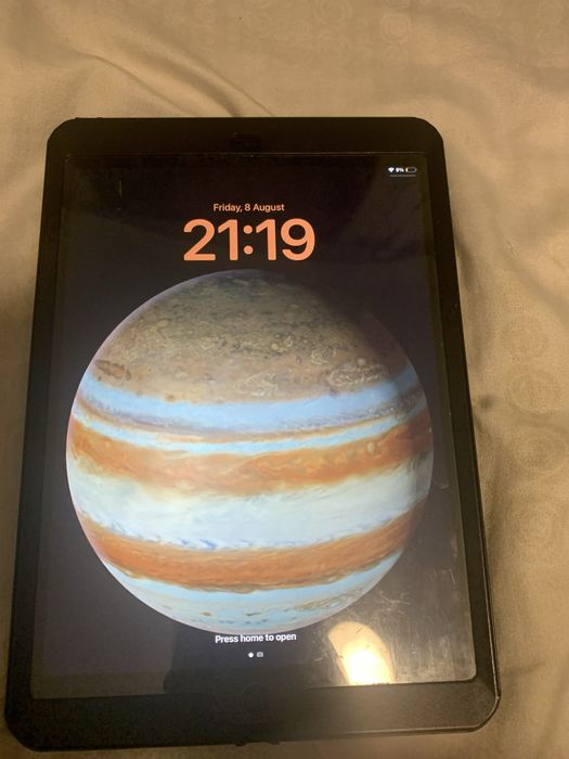 Ipad седмо поколение с калъф и протектор