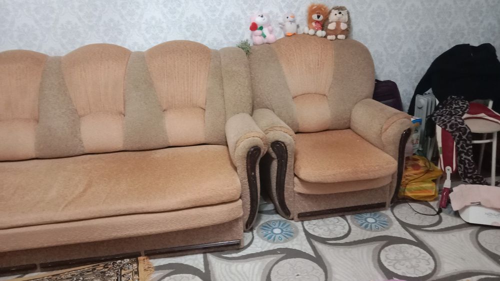 Диван угловой в хорошем состоянии, 8 7 0 5 1 9 0 1 1 6 2 после химчист
