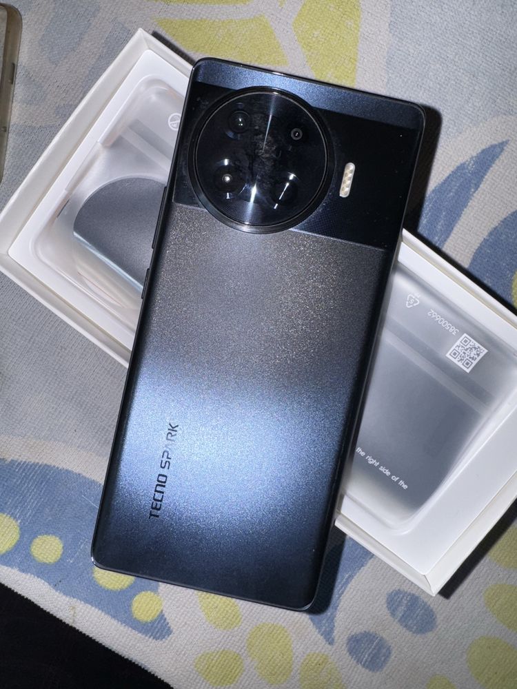 Tecno spark 20 pro+