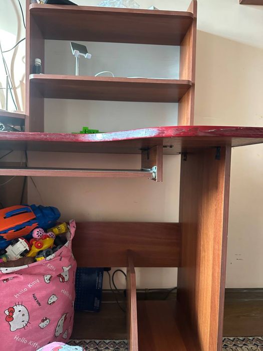 Компьютерный стол сотилади