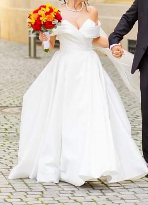 Vand rochie de mireasa