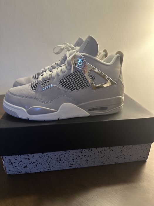 Jordan 4 Frozen Moments