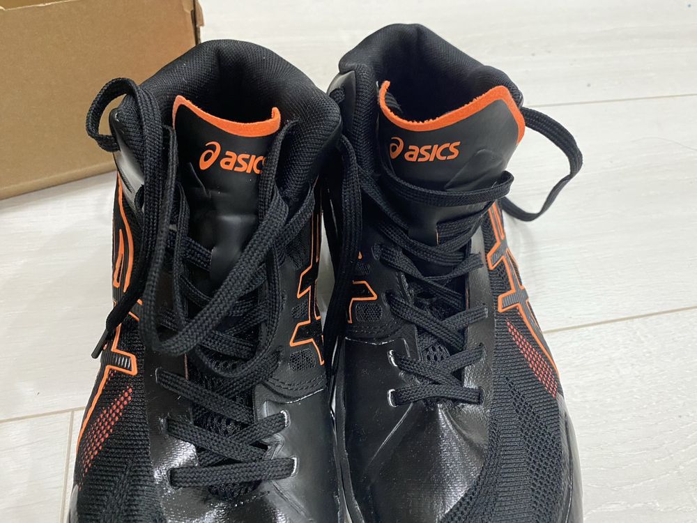 Asics срочно  кроссовки под новые